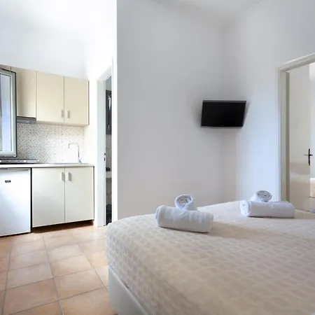 Phevos Aparthotel 3*