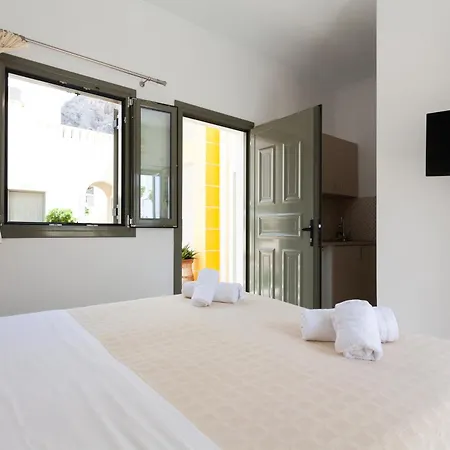 Phevos Aparthotel Perissa (Santorini)