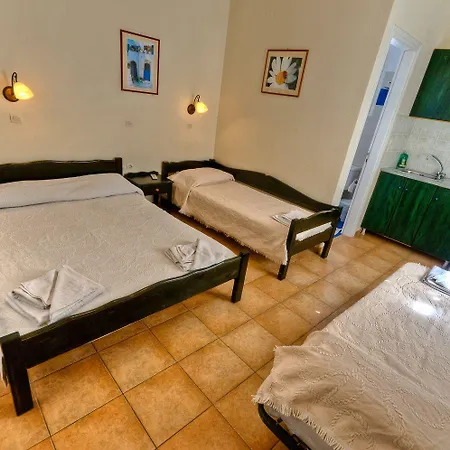 Phevos Aparthotel Perissa (Santorini)