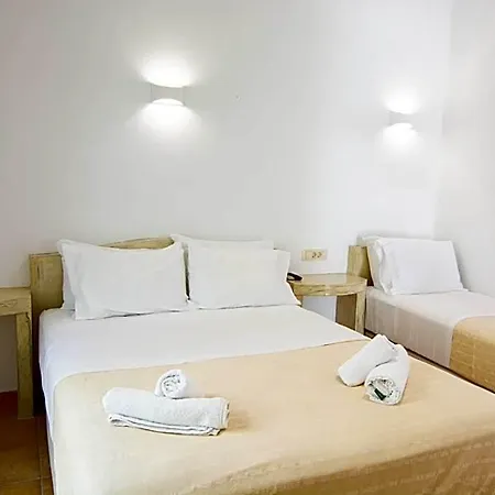 Phevos Aparthotel Perissa (Santorini)