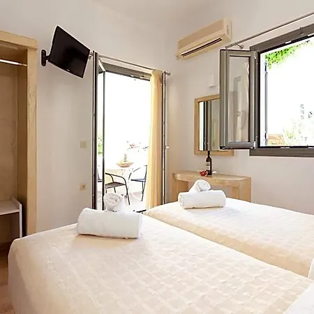 Phevos Aparthotel Perissa (Santorini)