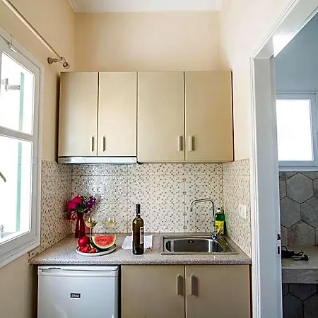 Phevos Aparthotel Perissa (Santorini)
