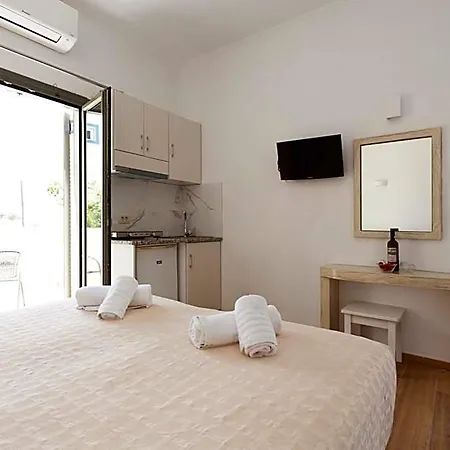 Phevos Aparthotel 4*