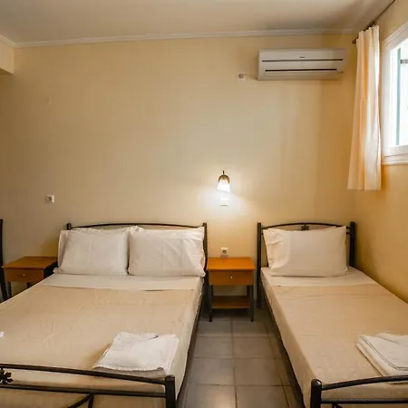 Phevos Lägenhetshotell Perissa (Santorini)