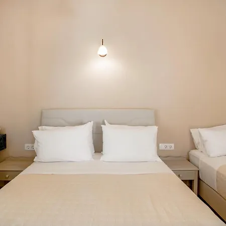 Phevos Lägenhetshotell Perissa (Santorini)