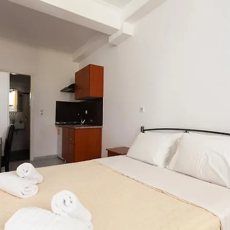 Phevos Hotel apartamentowy Perissa (Santorini)