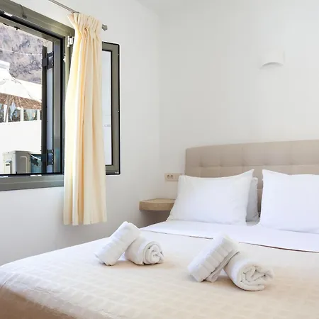 Phevos 3* Perissa (Santorini)
