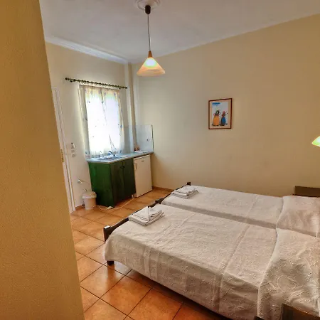 Phevos Lägenhetshotell Perissa (Santorini)