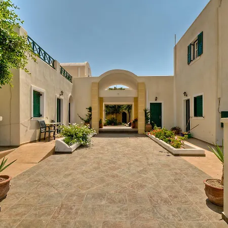 Phevos Lägenhetshotell 4*