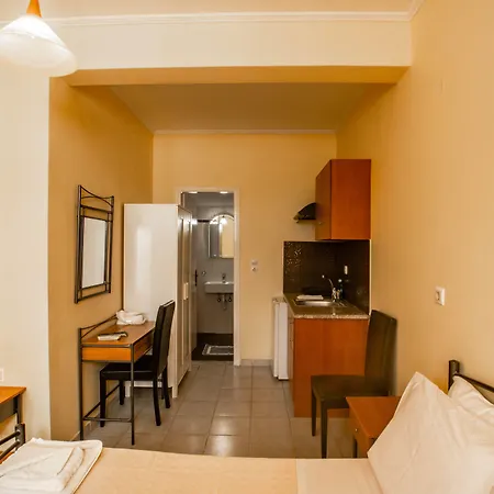 Phevos Lägenhetshotell Perissa (Santorini)