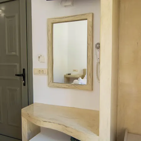 Lägenhetshotell Phevos Perissa (Santorini)