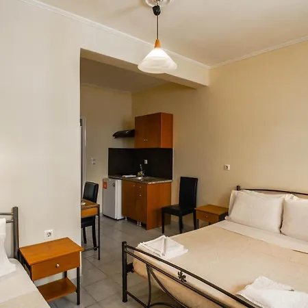 מלון דירות Phevos 4*