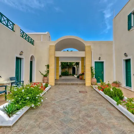 מלון דירות Phevos 4*