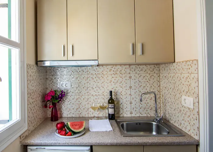 Phevos 4* Perissa (Santorini)